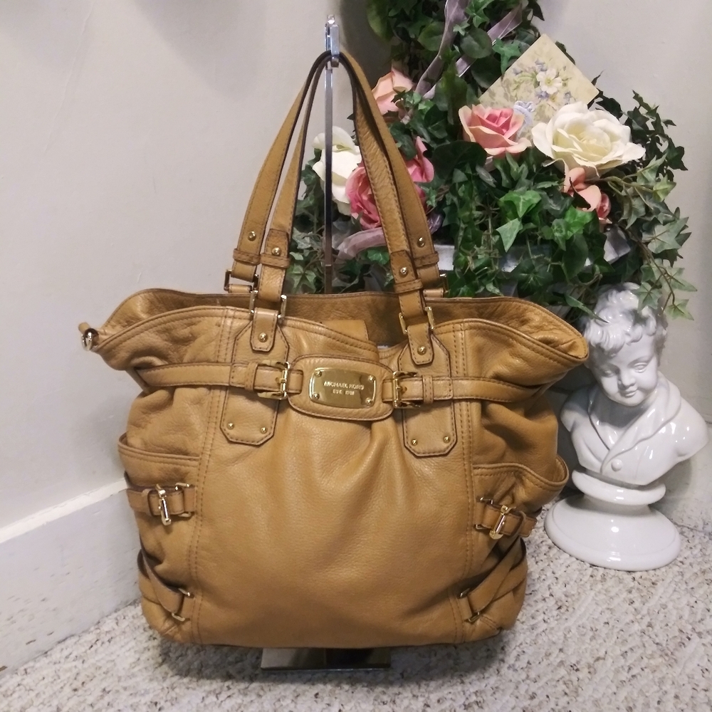 Michael Kors Gansevoort Taupe Large Leather Shoulder Bag - Picture 11 of 11